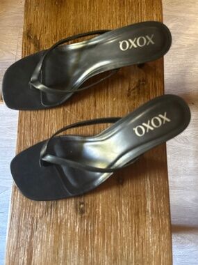 Black kitten heel sandals